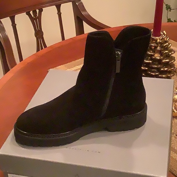 Aquatalia Madelyn suede booties. - Picture 4 of 4